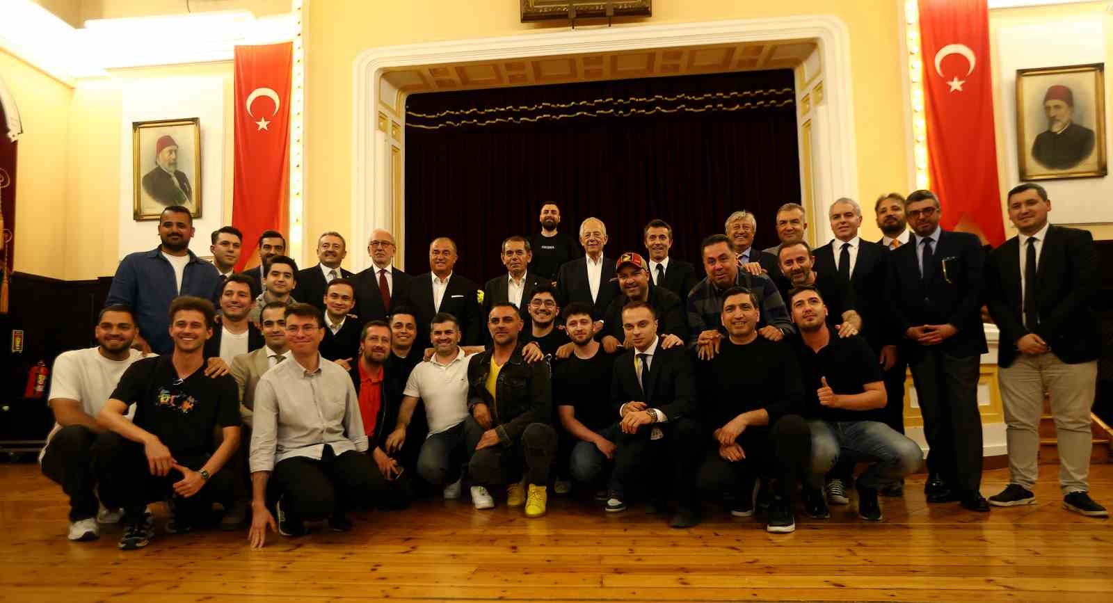 Galatasaray’ın efsaneleri, UEFA Kupası’nın 26. yıl dönümünde bir araya geldi 16 galatasarayin efsaneleri uefa kupasinin 26 yil donumunde bir araya geldi 12 XJ9bwuCL