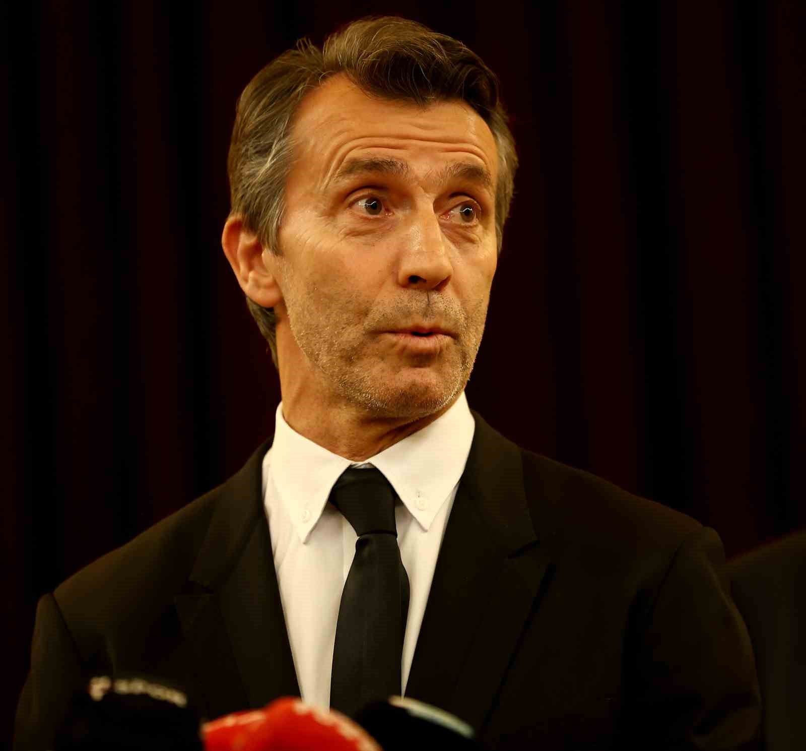 Galatasaray’ın efsaneleri, UEFA Kupası’nın 26. yıl dönümünde bir araya geldi 12 galatasarayin efsaneleri uefa kupasinin 26 yil donumunde bir araya geldi 8 mkvm2VnM