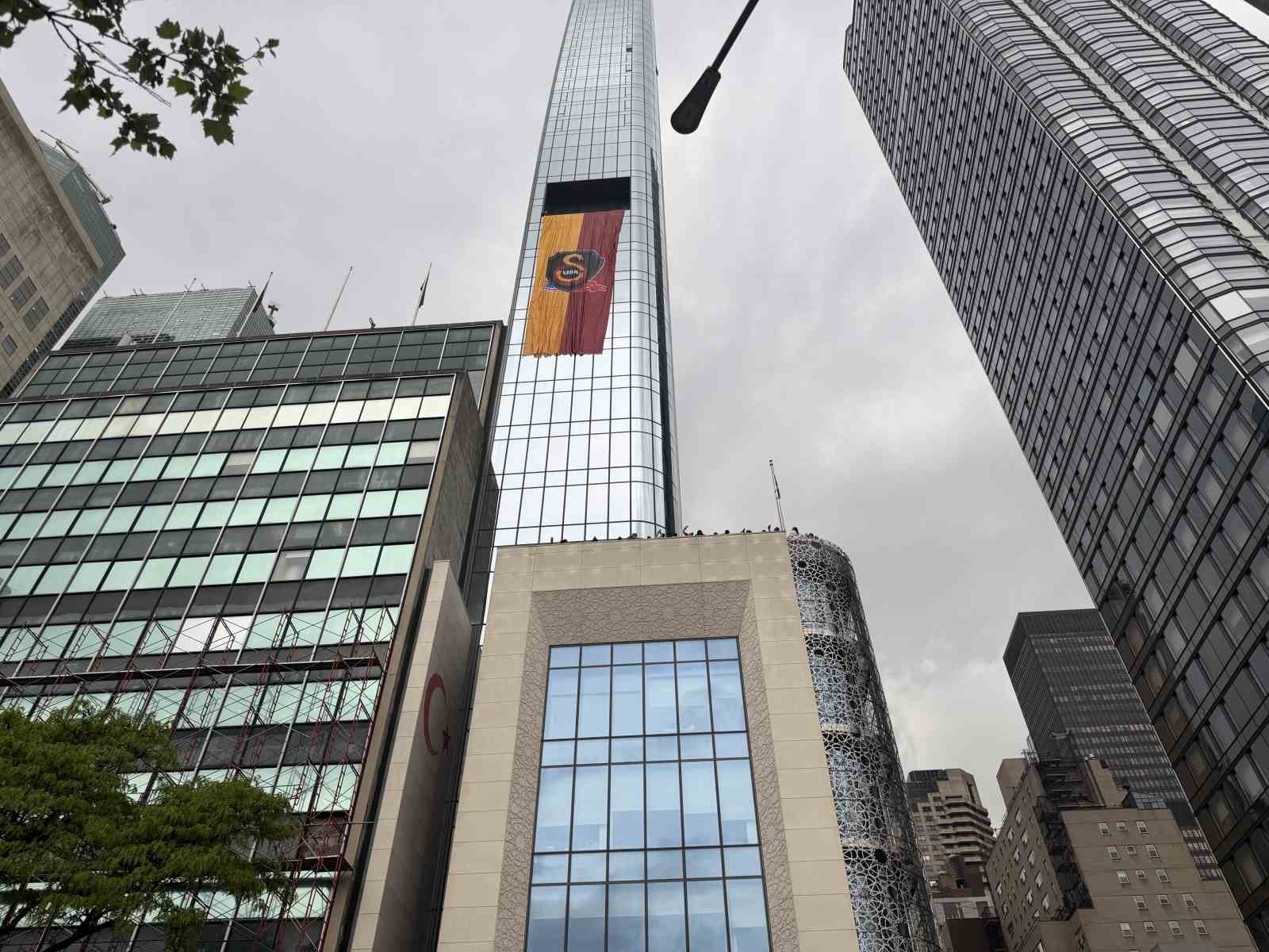 Galatasaray’ın şampiyonluğu New York’ta coşkuyla kutlandı 5 galatasarayin sampiyonlugu new yorkta coskuyla kutlandi 1 vTluagG5