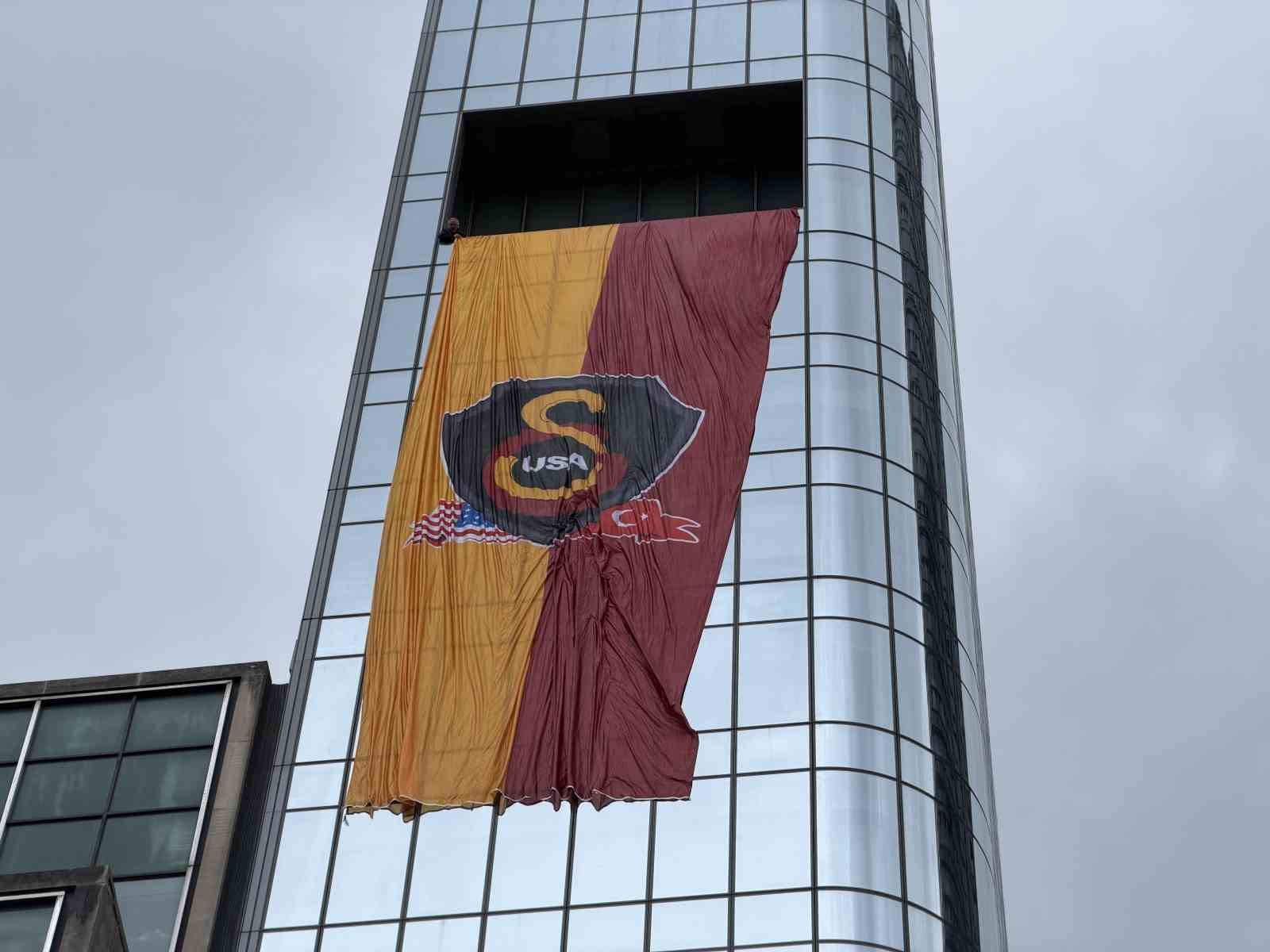 Galatasaray’ın şampiyonluğu New York’ta coşkuyla kutlandı 6 galatasarayin sampiyonlugu new yorkta coskuyla kutlandi 2 XTCuvF7e