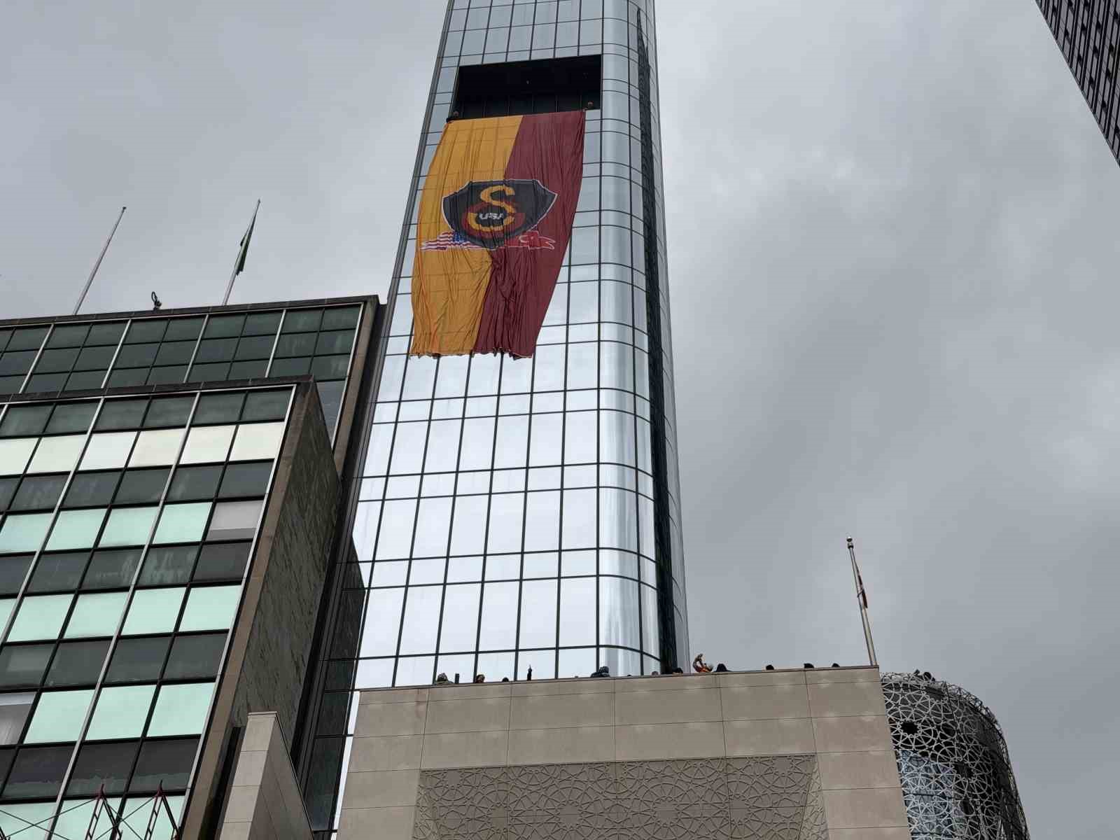 Galatasaray’ın şampiyonluğu New York’ta coşkuyla kutlandı 7 galatasarayin sampiyonlugu new yorkta coskuyla kutlandi 3 J5uPPL3y