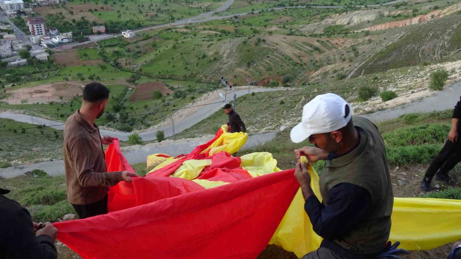 galatasarayin sampiyonlugunu dagdan dev sari kirmizi bayrak birakarak kutladilar 7 TVLPh7O7