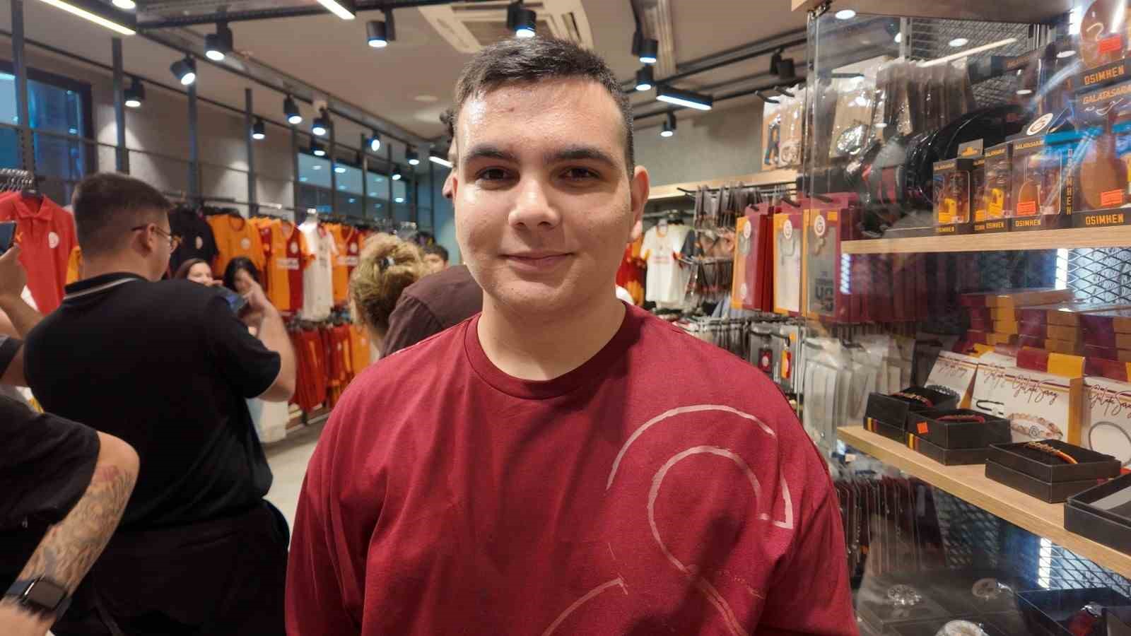 Galatasaray’ın şampiyonluk kupası Mardian Mall’da taraftarlarla buluştu 5 galatasarayin sampiyonluk kupasi mardian mallda taraftarlarla bulustu 1 3Yqgez8Y