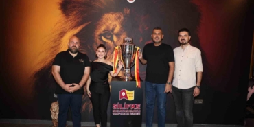 galatasarayin-sampiyonluk-kupasi-silifkede-taraftarlarla-bulustu-JtpCTOSy.jpg