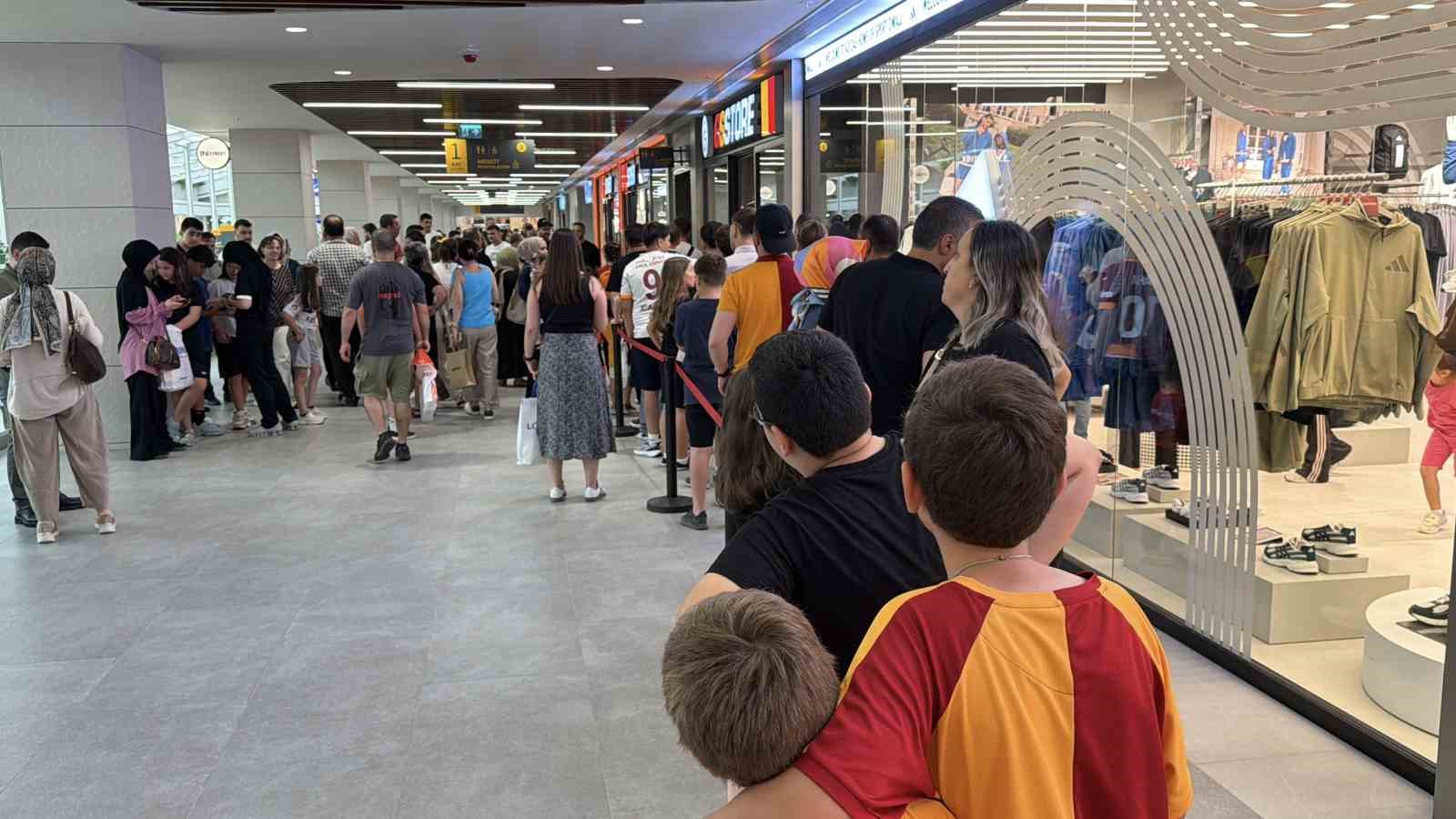 galatasarayin sampiyonluk kupasina duzcede yogun ilgi 0 EXzZdSvR