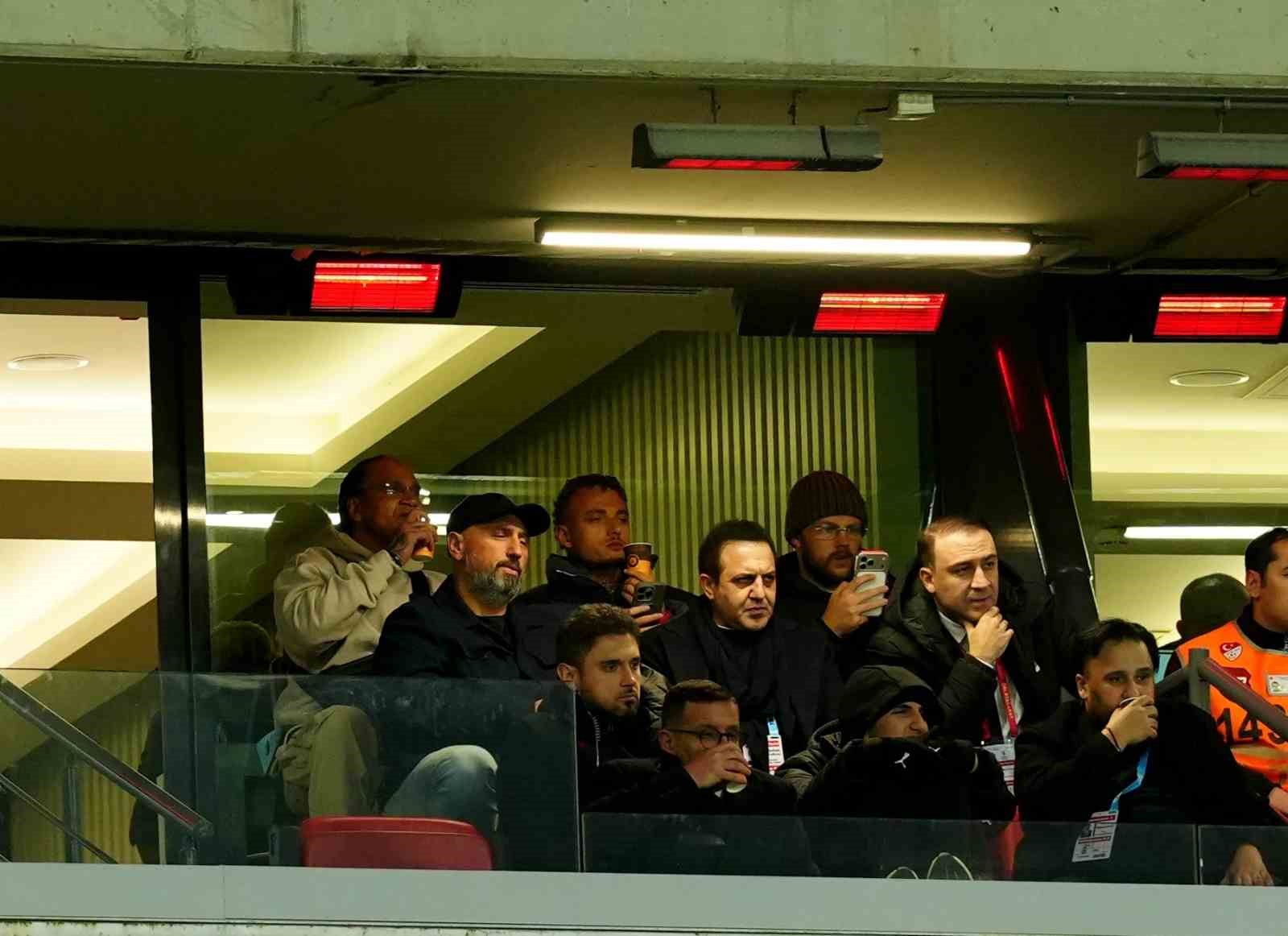 galatasarayin yeni transferi noa lang tribunde 1 Rl3J45zi