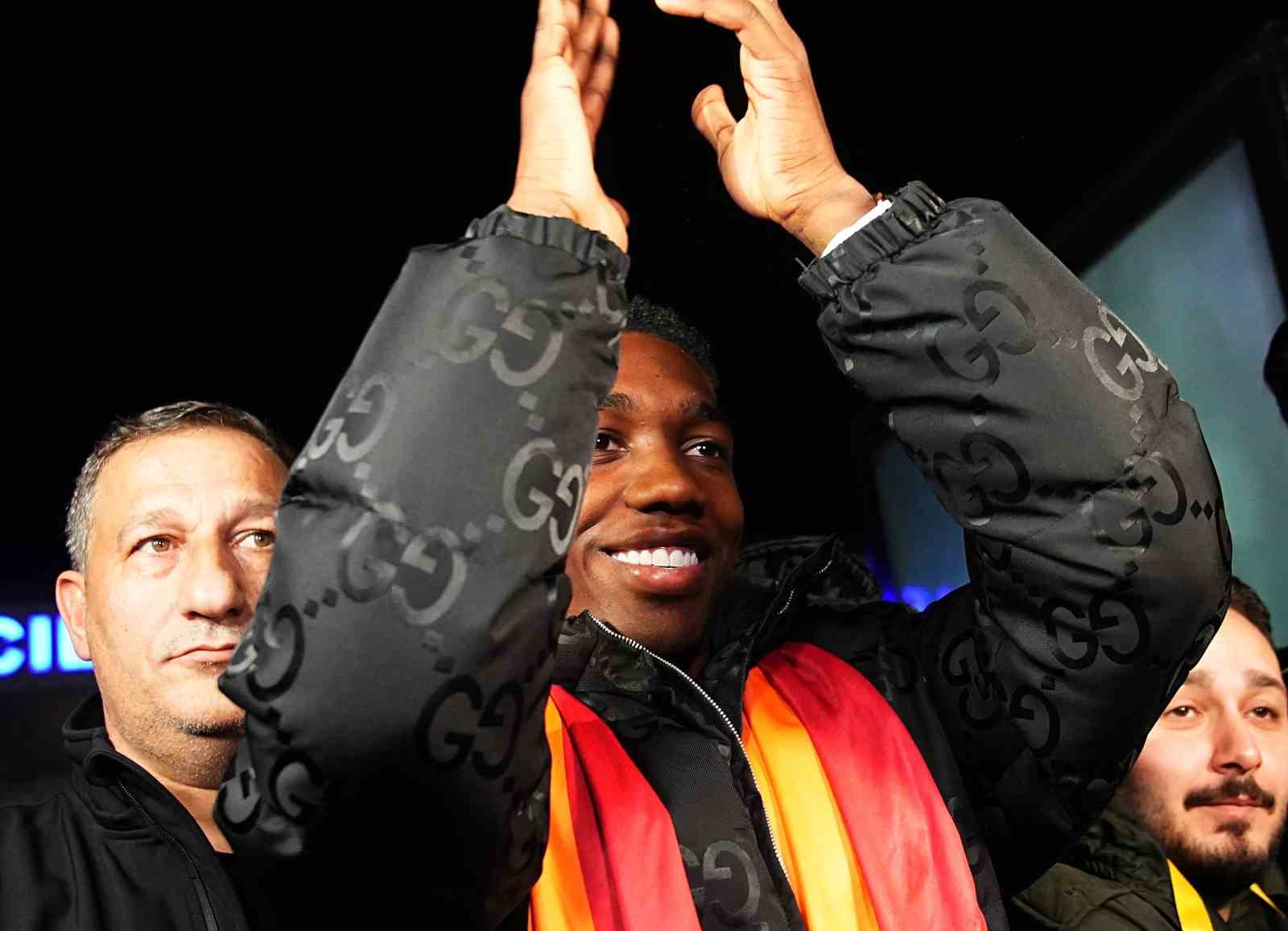 galatasarayin yeni transferi yaser asprilla istanbula geldi 7 SwEveVkp