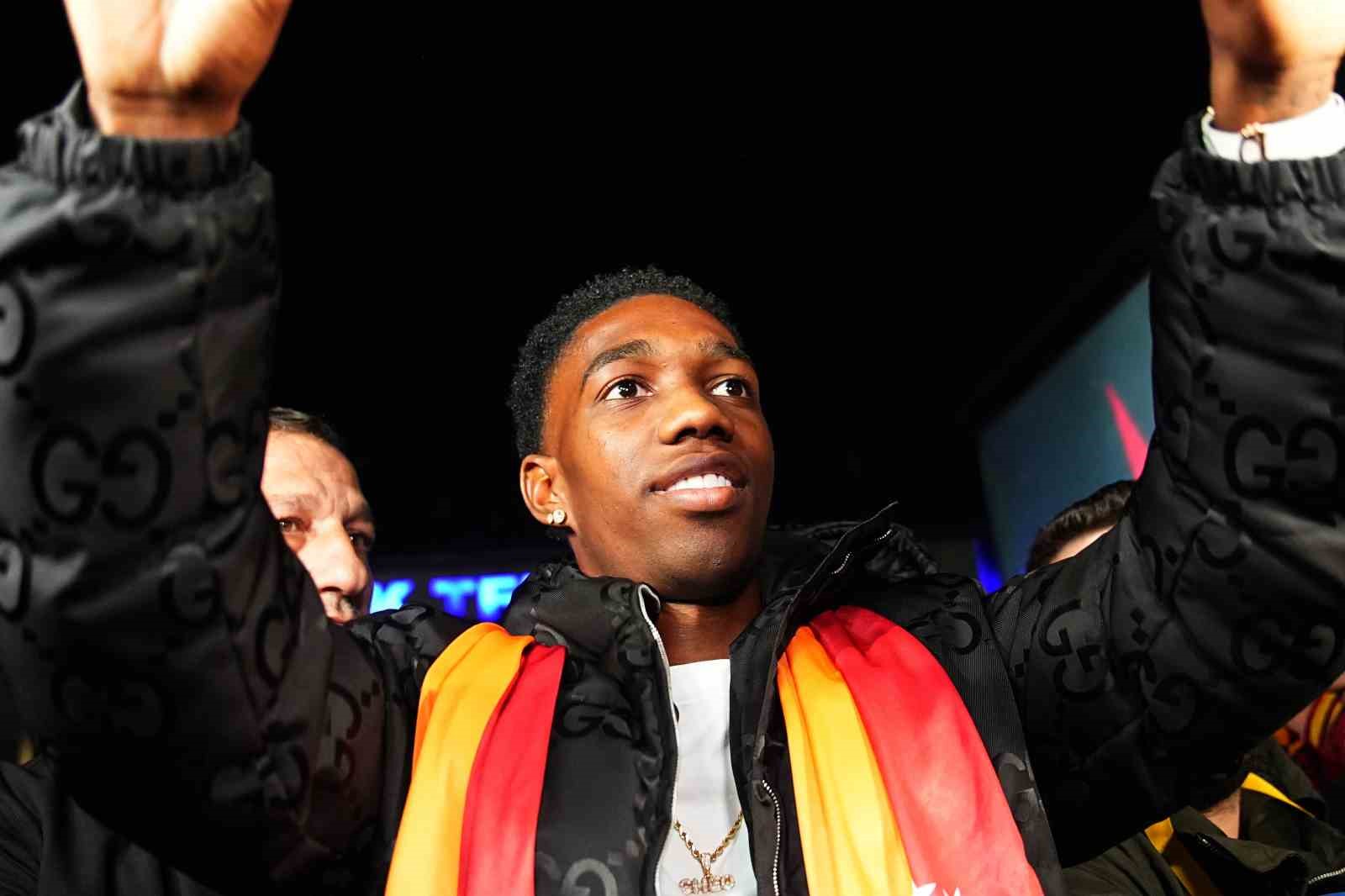 galatasarayin yeni transferi yaser asprilla istanbula geldi 8 HqN9LWZz