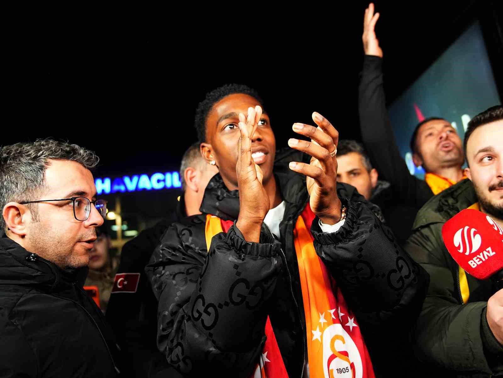 galatasarayin yeni transferi yaser asprilla istanbula geldi 9 zWtsGnCt