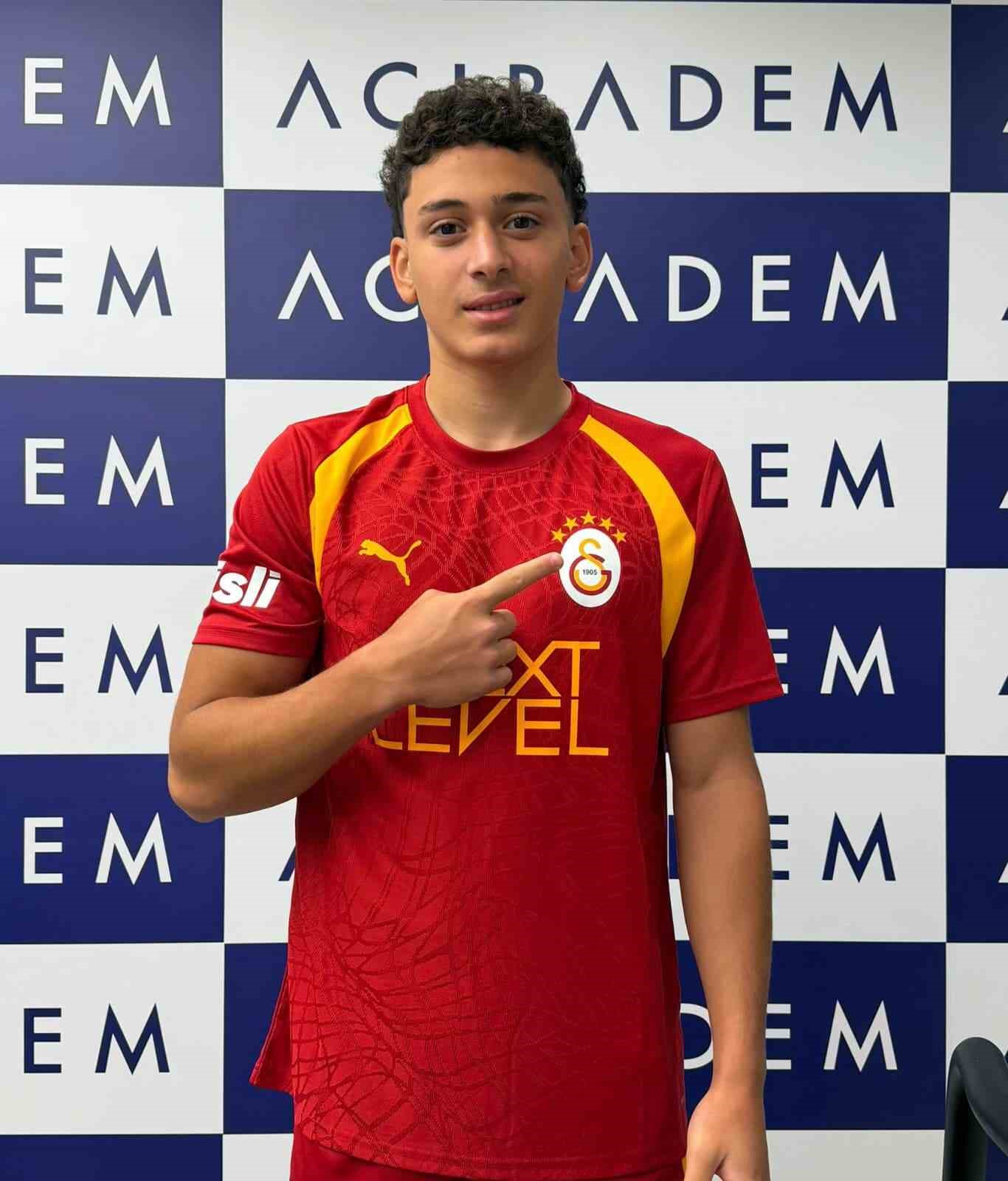 Galatasaraylı futbolcular sağlık kontrolünden geçti 4 galatasarayli futbolcular saglik kontrolunden gecti 0 h3k3cIl9