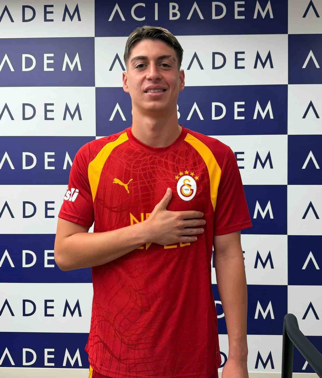 Galatasaraylı futbolcular sağlık kontrolünden geçti 6 galatasarayli futbolcular saglik kontrolunden gecti 2 IWhEstEf