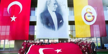 galatasarayli-futbolculardan-29-ekim-cumhuriyet-bayrami-kutlamasi-sDGqjhxu.jpg