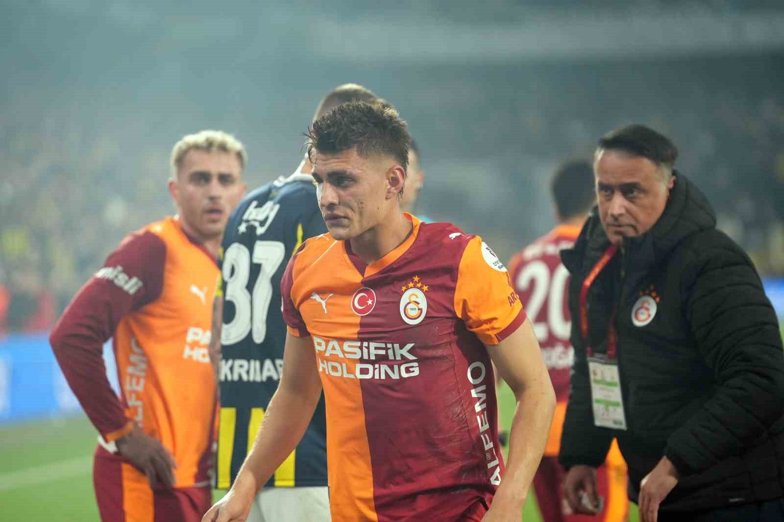 galatasarayli kazimcanin gozune cakmak atan taraftar yakalandi 2 FwdGiJ2y