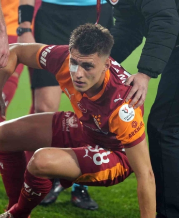 galatasarayli-kazimcanin-gozune-cakmak-atan-taraftar-yakalandi-n1ev4Frk.jpg