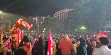 galatasarayli-taraftarlar-sampiyonluk-heyecanini-paylasti-4sWaGAA4.jpg
