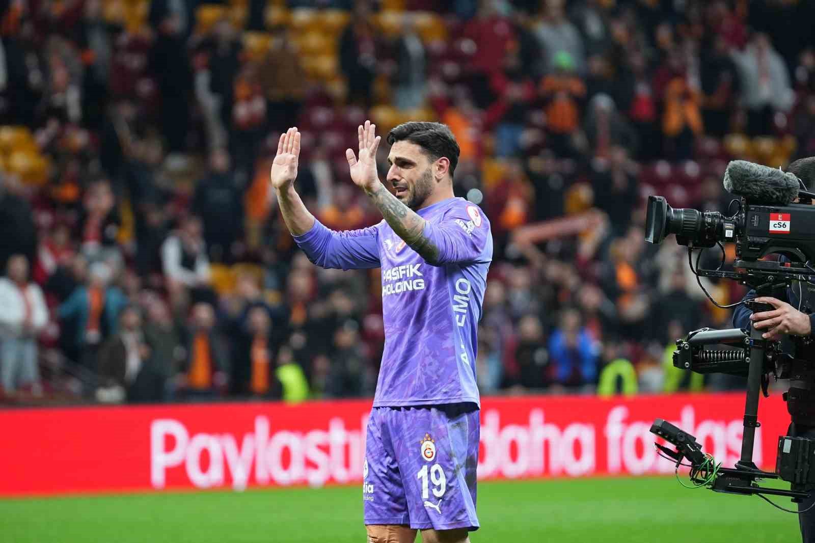 galatasarayli taraftarlardan gunay guvence destek 3 pGPYD7Og