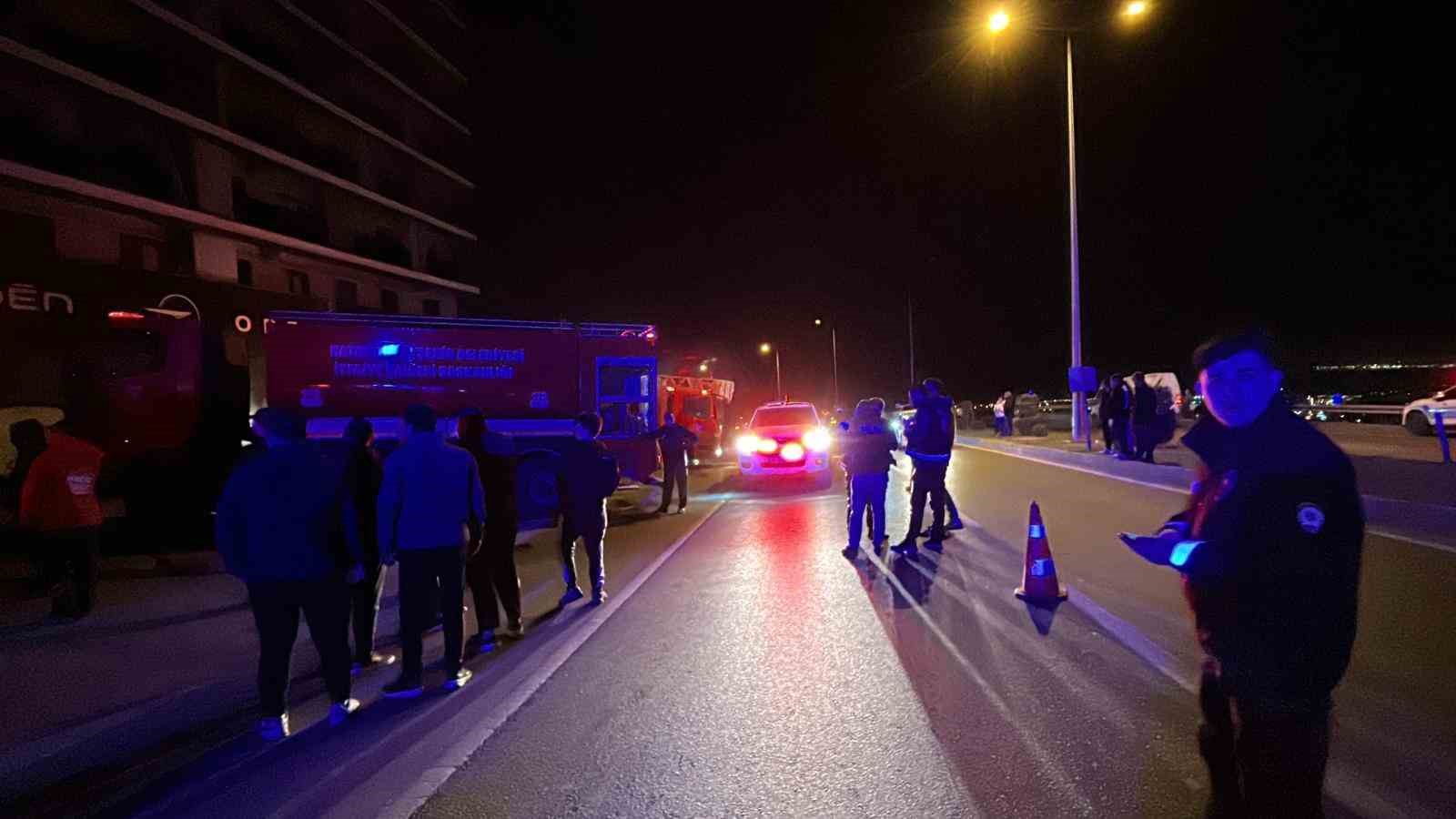 Galeride çıkan yangında 2 kişi öldü, 14 kişi hastanede tedavi altına alındı 6 galeride cikan yanginda 2 kisi oldu 14 kisi hastanede tedavi altina alindi 2 DWRirDXF