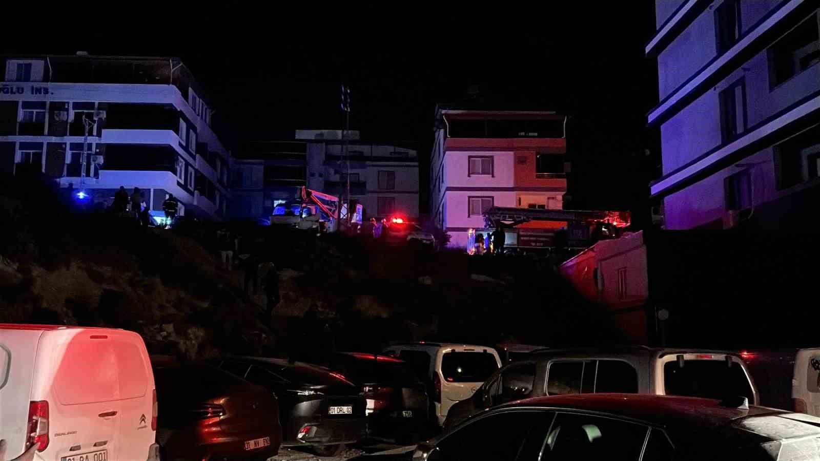 Galeride çıkan yangında 2 kişi öldü, 14 kişi hastanede tedavi altına alındı 9 galeride cikan yanginda 2 kisi oldu 14 kisi hastanede tedavi altina alindi 5 VkcdCkZN