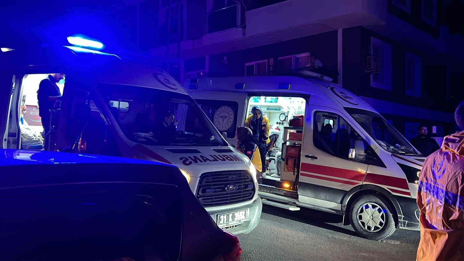 Galeride çıkan yangında 2 kişi öldü, 14 kişi hastanede tedavi altına alındı 10 galeride cikan yanginda 2 kisi oldu 14 kisi hastanede tedavi altina alindi 6
