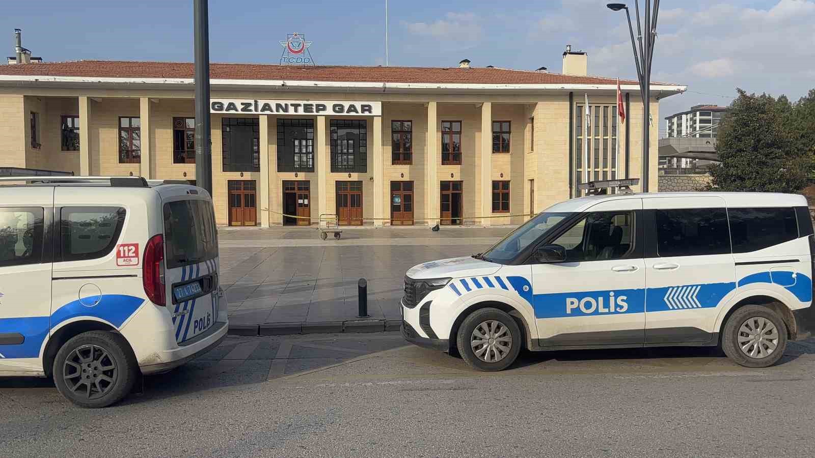 gar istasyonunda supheli canta panigi 5 NhVpkyIZ