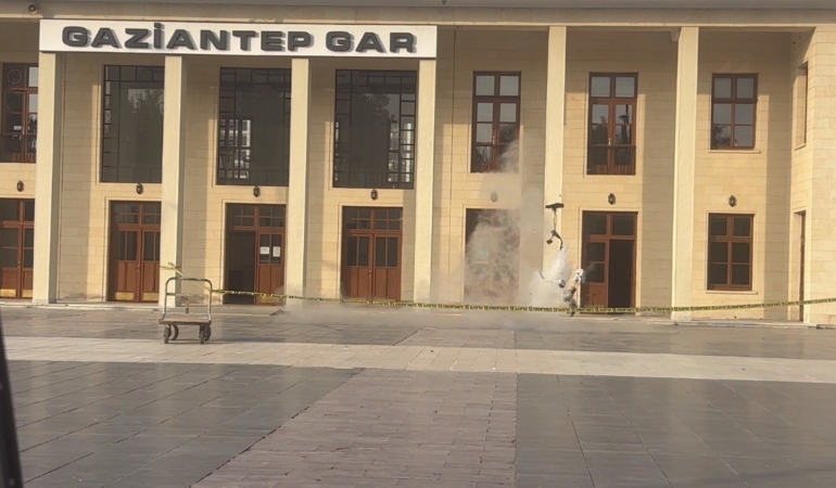 gar-istasyonunda-supheli-canta-panigi-QP7T3zmY.jpg