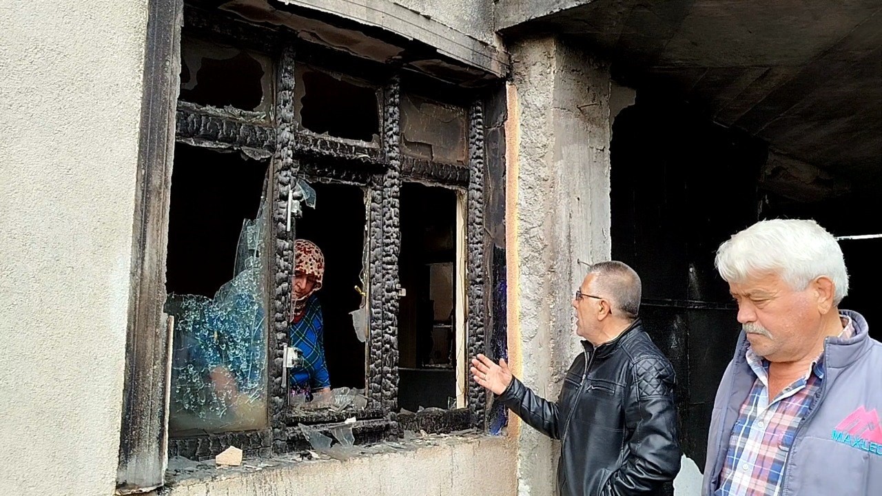 garajda alevlere teslim olan 2 arac ve motosiklet kullanilmaz hale geldi 2 rUKtvQRk