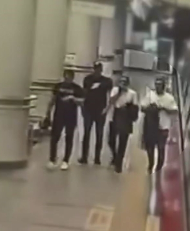gayrettepe-metro-istasyonunda-telefon-hirsizligi-yapan-supheli-yakalandi-WKlJd3eO.jpg