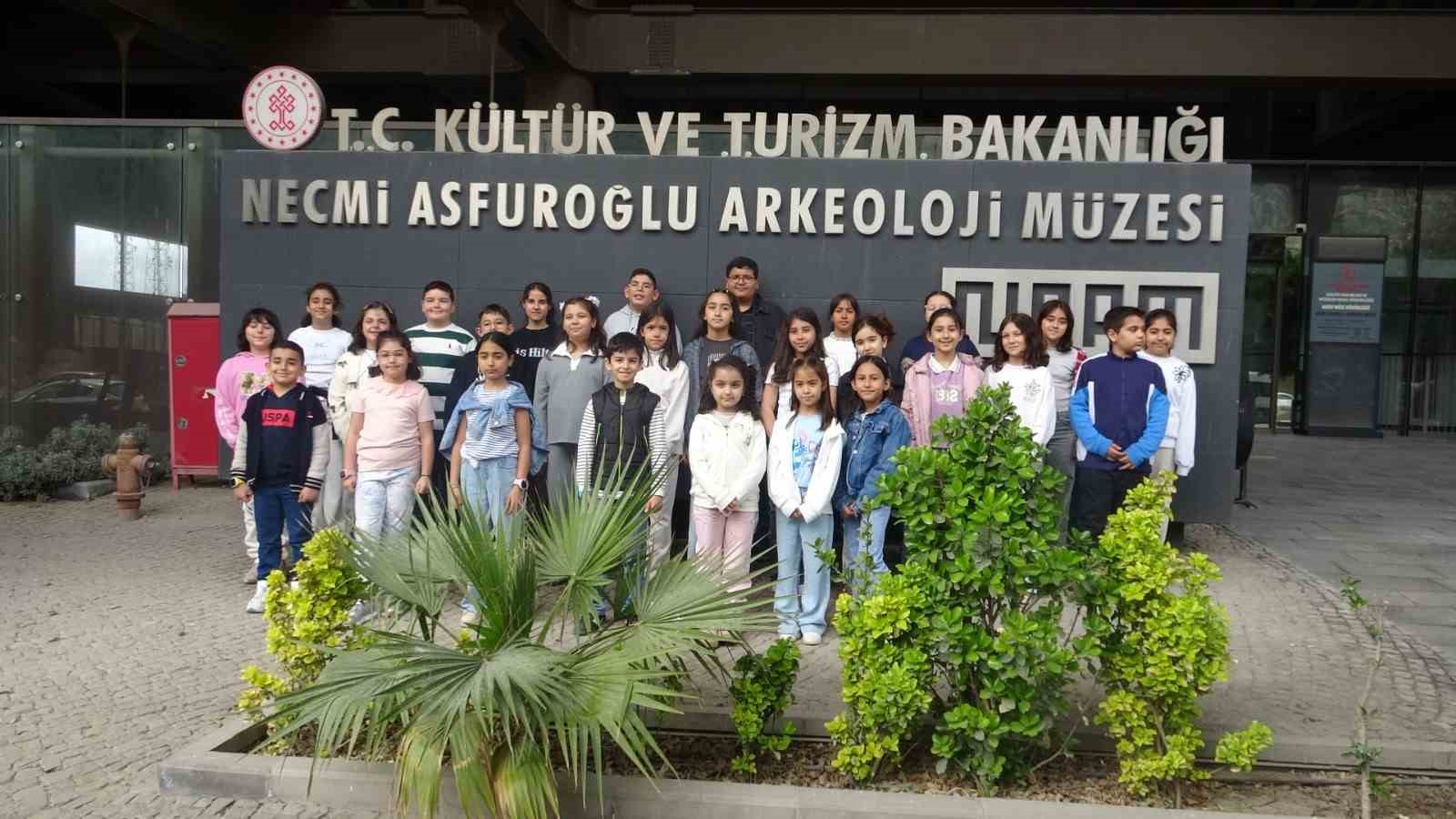 Gazele Gazel Korosu’nun çocuk sanatçıları Antakya’nın tarihi noktalarını gezdi 5 gazele gazel korosunun cocuk sanatcilari antakyanin tarihi noktalarini gezdi 1