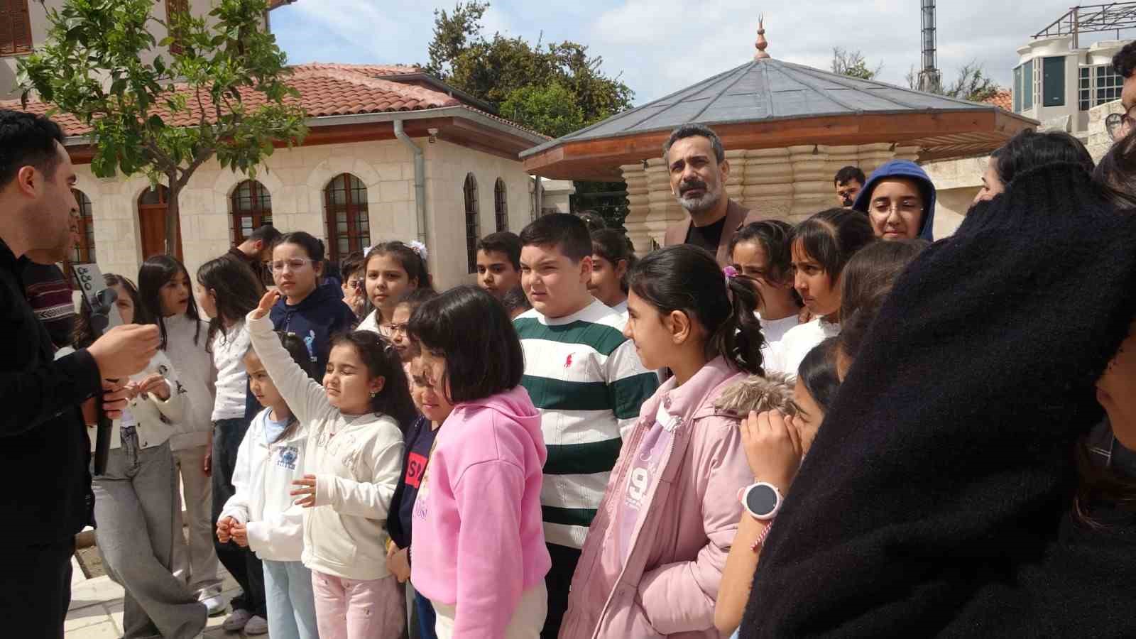 Gazele Gazel Korosu’nun çocuk sanatçıları Antakya’nın tarihi noktalarını gezdi 8 gazele gazel korosunun cocuk sanatcilari antakyanin tarihi noktalarini gezdi 4 FP1WQuvr