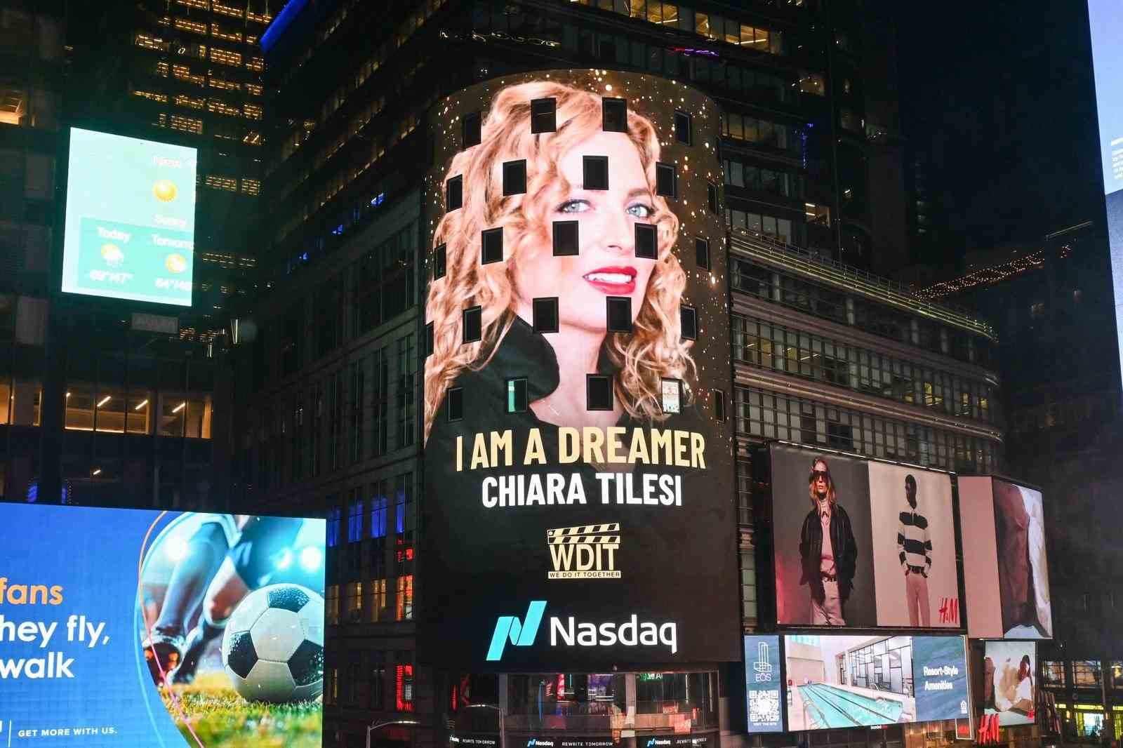 gazeteci asligul atasagun ve oyuncu neslihan atagulun yer aldigi i am kampanyasi new yorku TSDZaePZ
