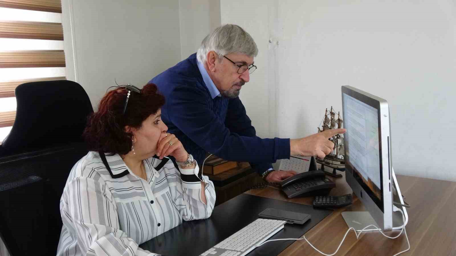 Gazeteci baba ve 2 çocuğu aynı mesleği yapmanın gururunu yaşıyor 9 gazeteci baba ve 2 cocugu ayni meslegi yapmanin gururunu yasiyor 5 AfdXY8Q2