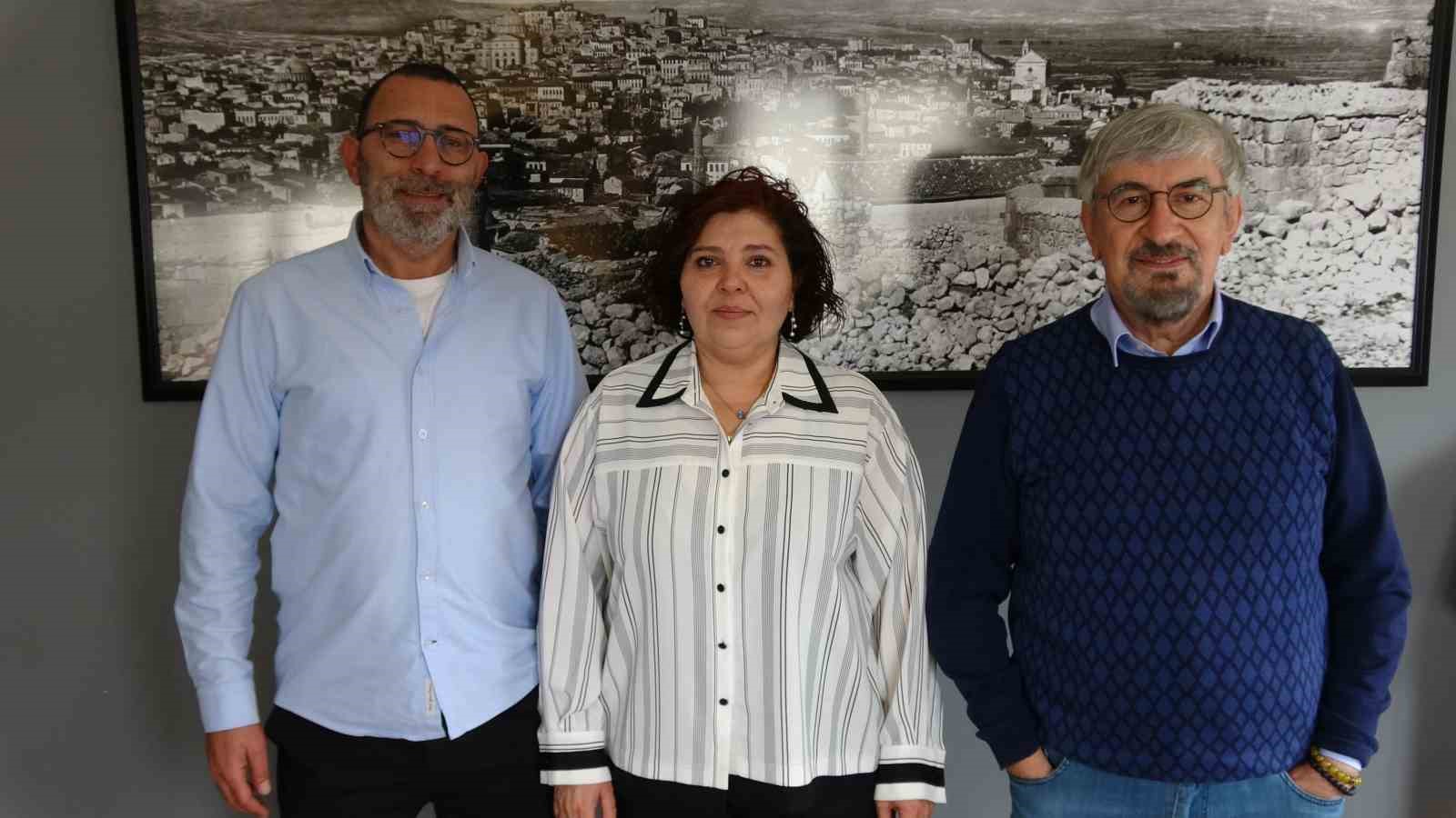 Gazeteci baba ve 2 çocuğu aynı mesleği yapmanın gururunu yaşıyor 12 gazeteci baba ve 2 cocugu ayni meslegi yapmanin gururunu yasiyor 8 AuSedaRB