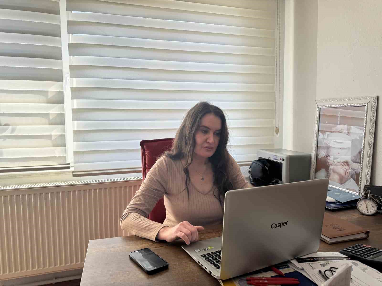 gazeteci bu isten ne anlar diyenlere inat kalemi birakti guzellige imza atti 2 AVy36yJW