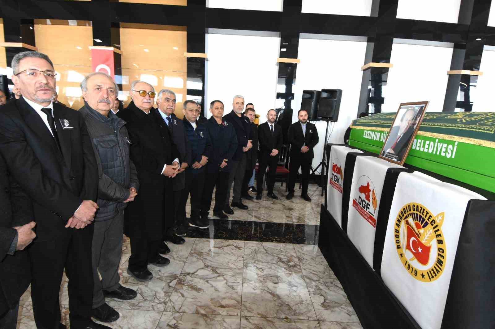 gazeteci feridun fazil ozsoy dualarla son yolculuguna ugurlandi 1 dykPy7pd