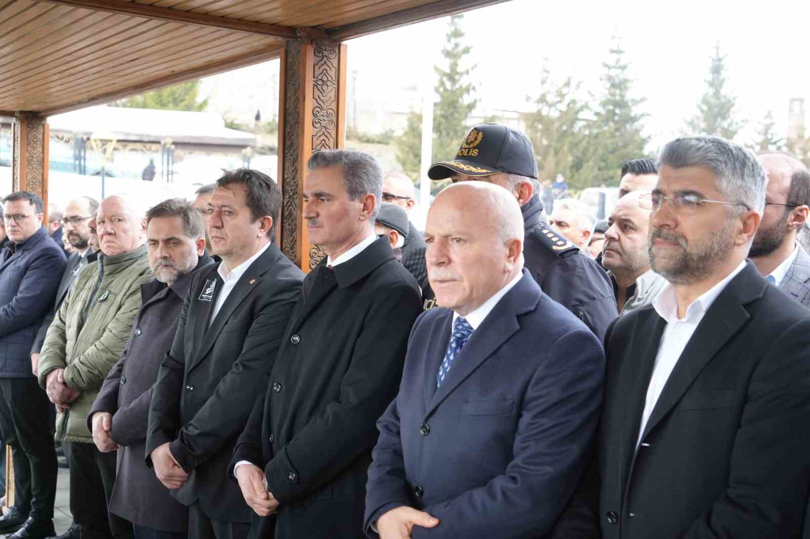 gazeteci feridun fazil ozsoy dualarla son yolculuguna ugurlandi 9 I5XjPDG1