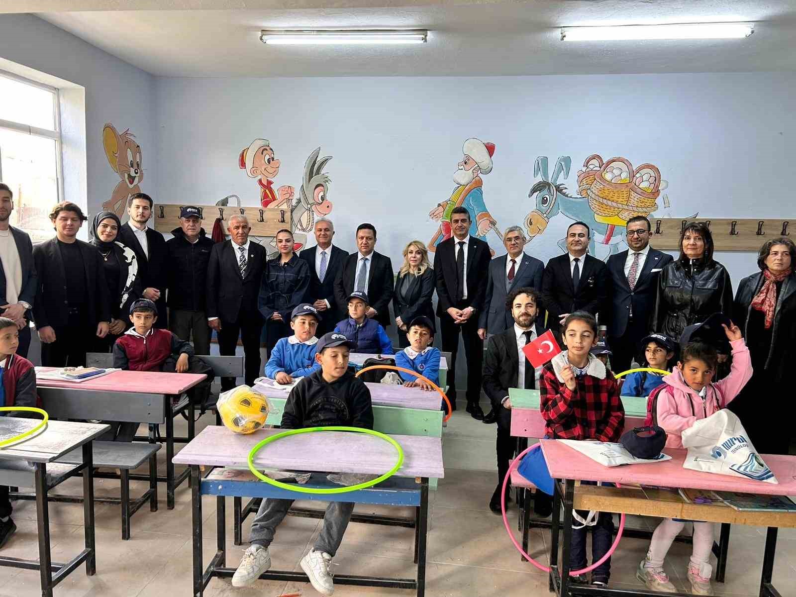 gazetecilerden koy okuluna kutuphane 2 d2qAT68E