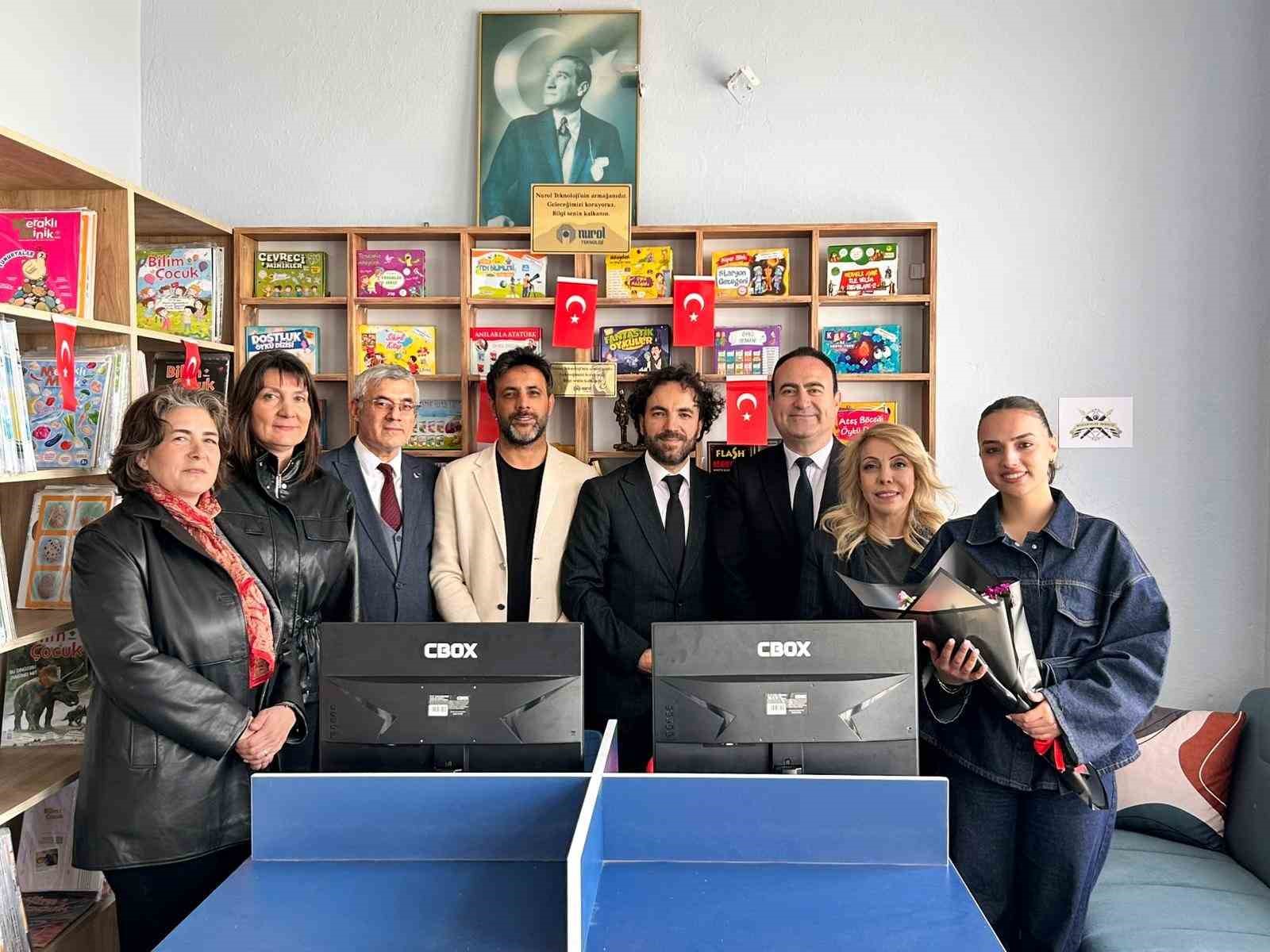 gazetecilerden koy okuluna kutuphane 4 j888Eqnj