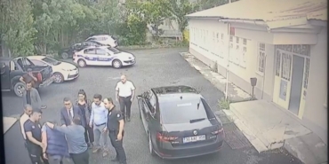 gazeteciyi-darbeden-koruma-polisine-ceza-wzQD1Oq6.jpg
