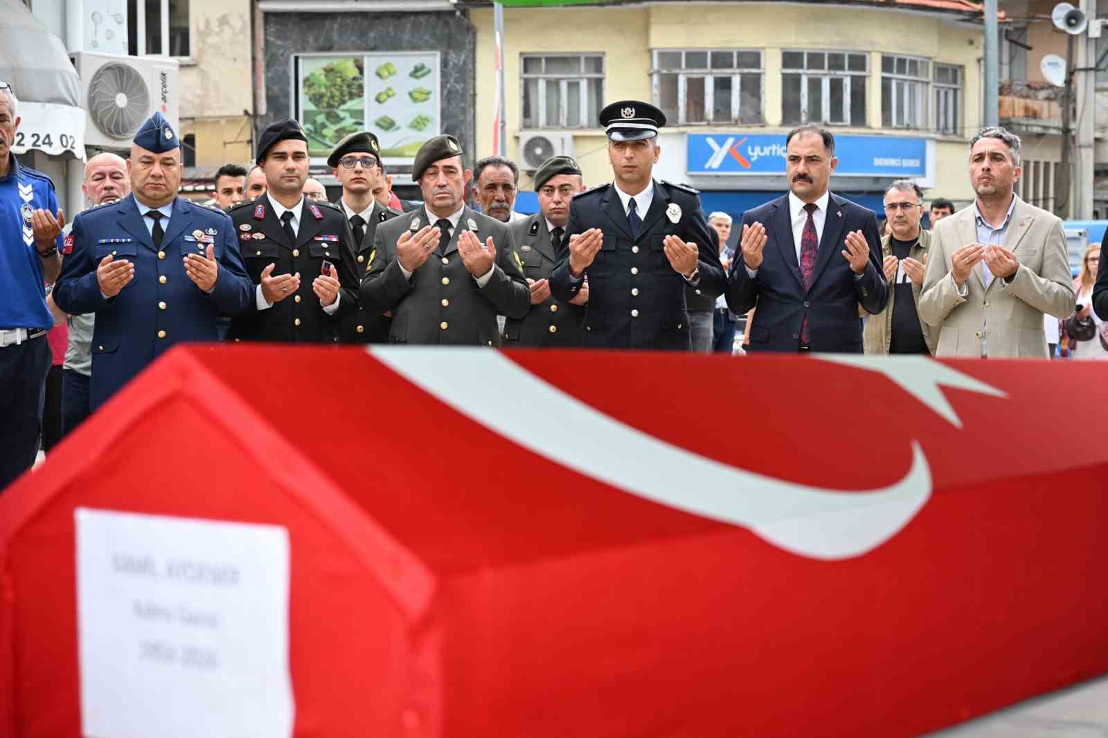 gazi baskan son yolculuguna askeri torenle ugurlandi 0 2jzDRXYO