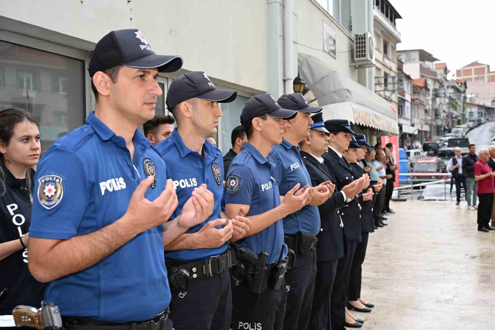 gazi baskan son yolculuguna askeri torenle ugurlandi 1 YjU5vfHW