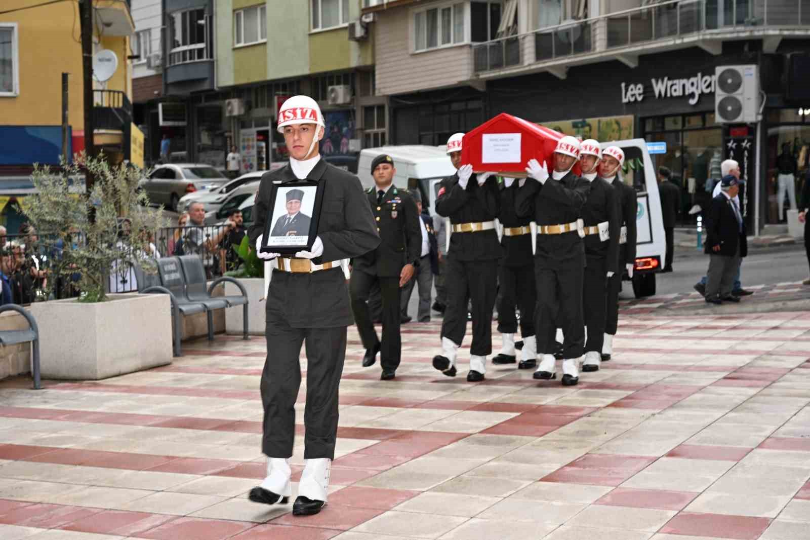 gazi baskan son yolculuguna askeri torenle ugurlandi 2 GFCW6PZ8