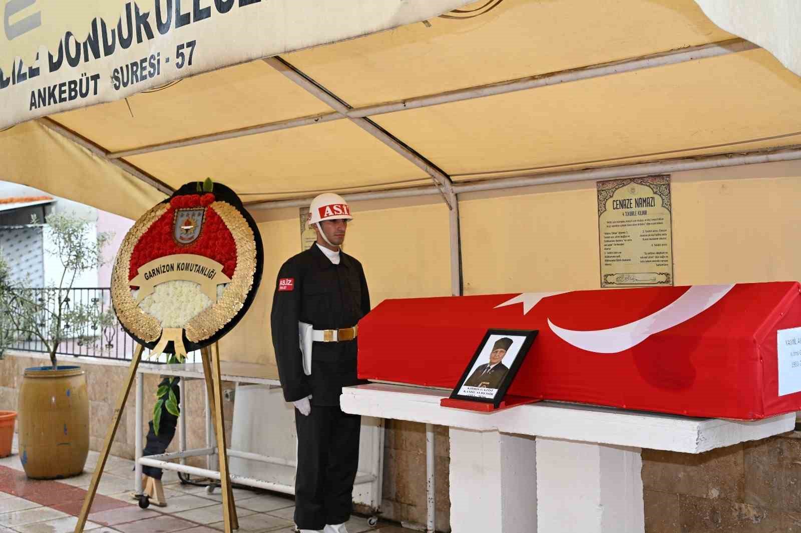 gazi baskan son yolculuguna askeri torenle ugurlandi 3 QLUUFJKk