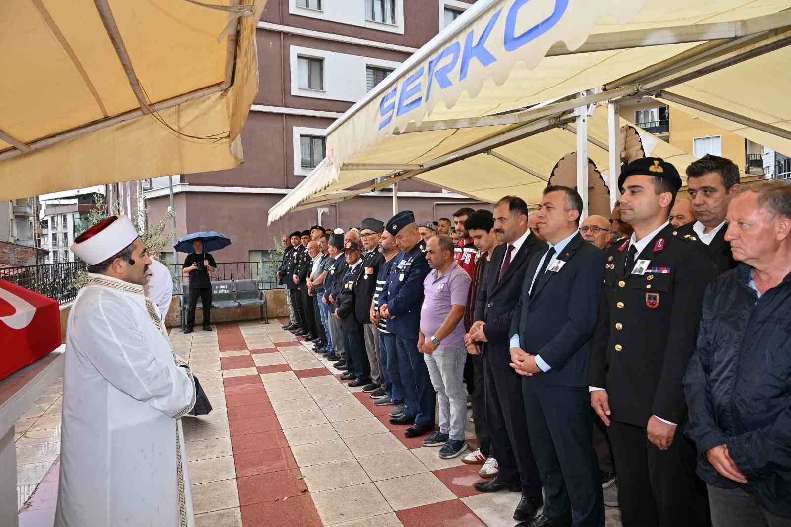 gazi baskan son yolculuguna askeri torenle ugurlandi 4 wieJz7dr