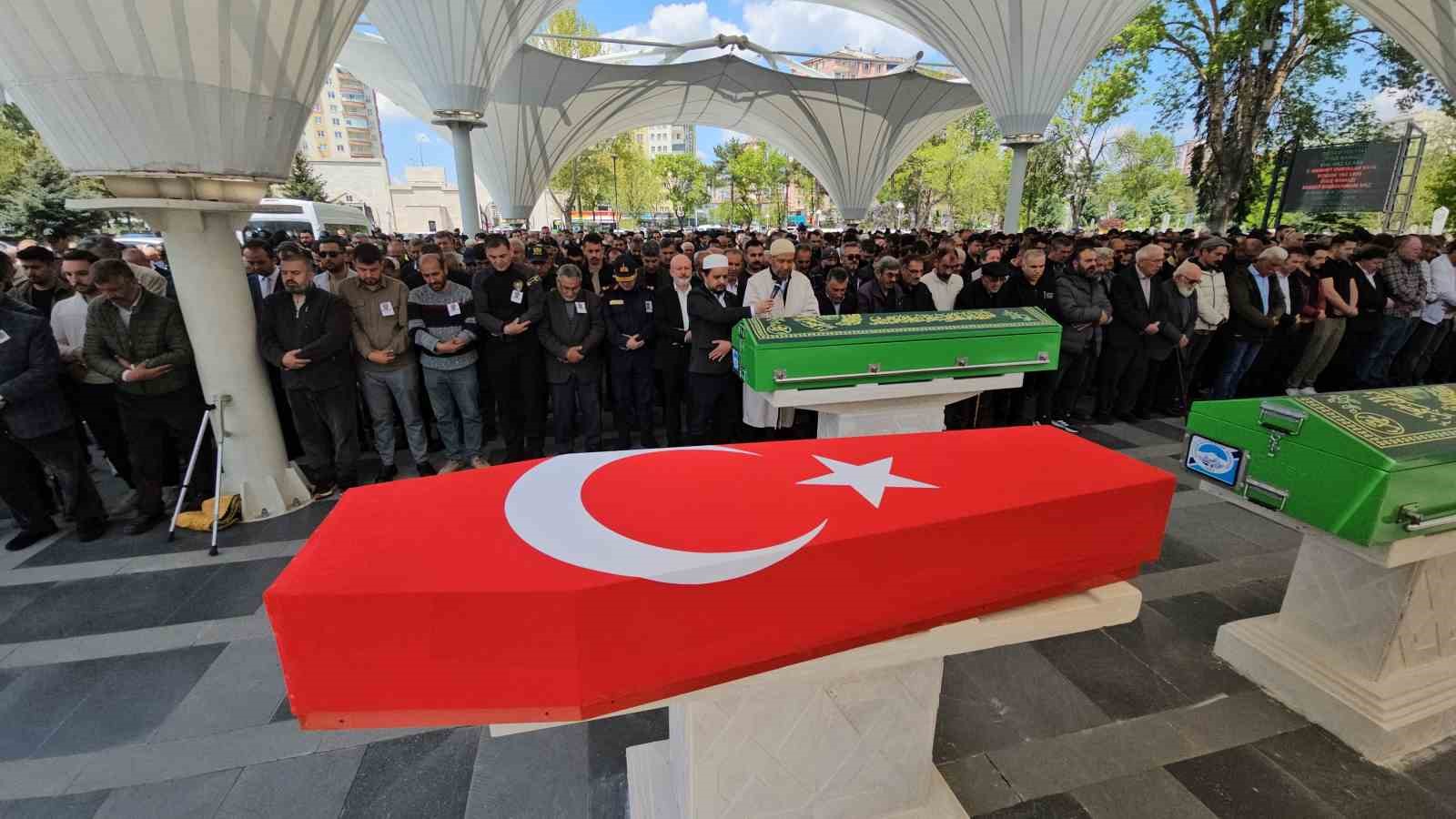 gazi polis kaya son yolculuguna ugurlandi 3 QXbVqtDg