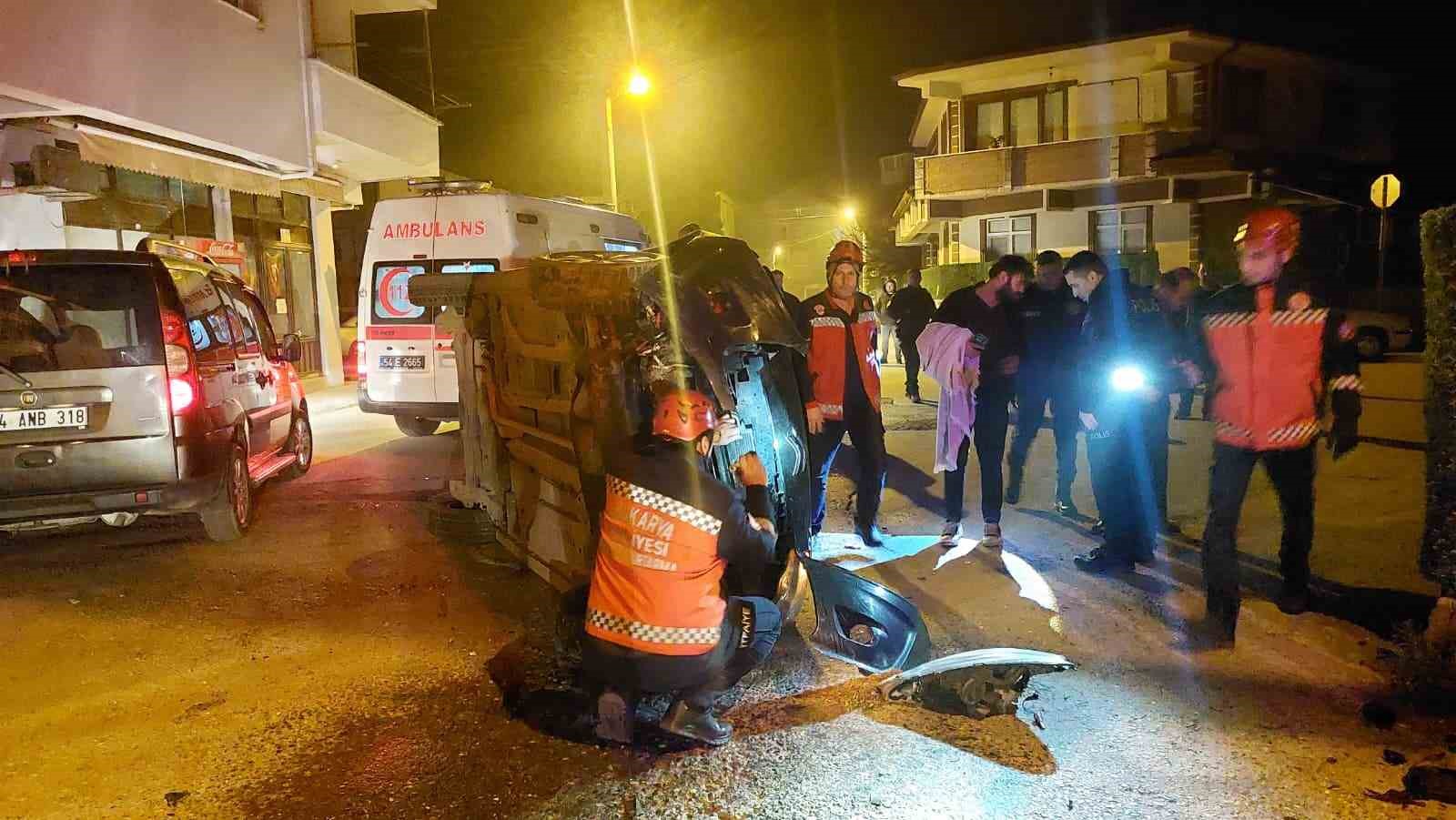 Gazı takılı kalan otomobil beton çite çarparak yan yattı 5 gazi takili kalan otomobil beton cite carparak yan yatti 1