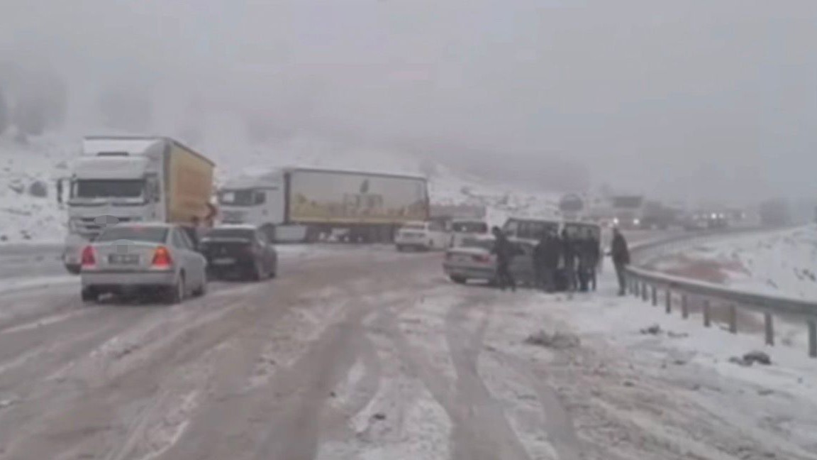gaziantep araban kara yolunda kar esareti cok sayida arac mahsur kaldi 0 a6HqdHbC