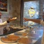 gaziantep-baklavasi-jet-hizinda-istanbulda-TxIAfmWs.jpg