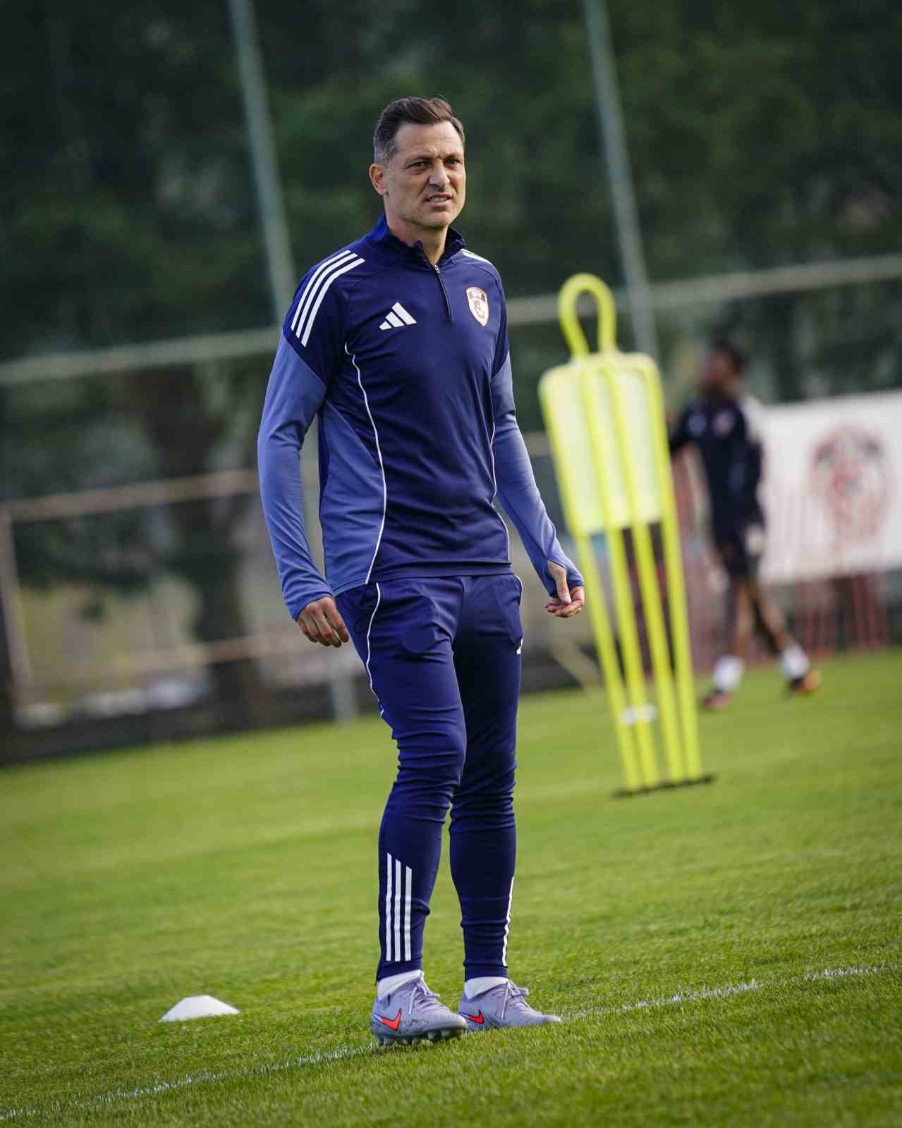 Gaziantep FK, Mirel Radoi yönetiminde ilk antrenmanını yaptı 6 gaziantep fk mirel radoi yonetiminde ilk antrenmanini yapti 2 6mILWvcR
