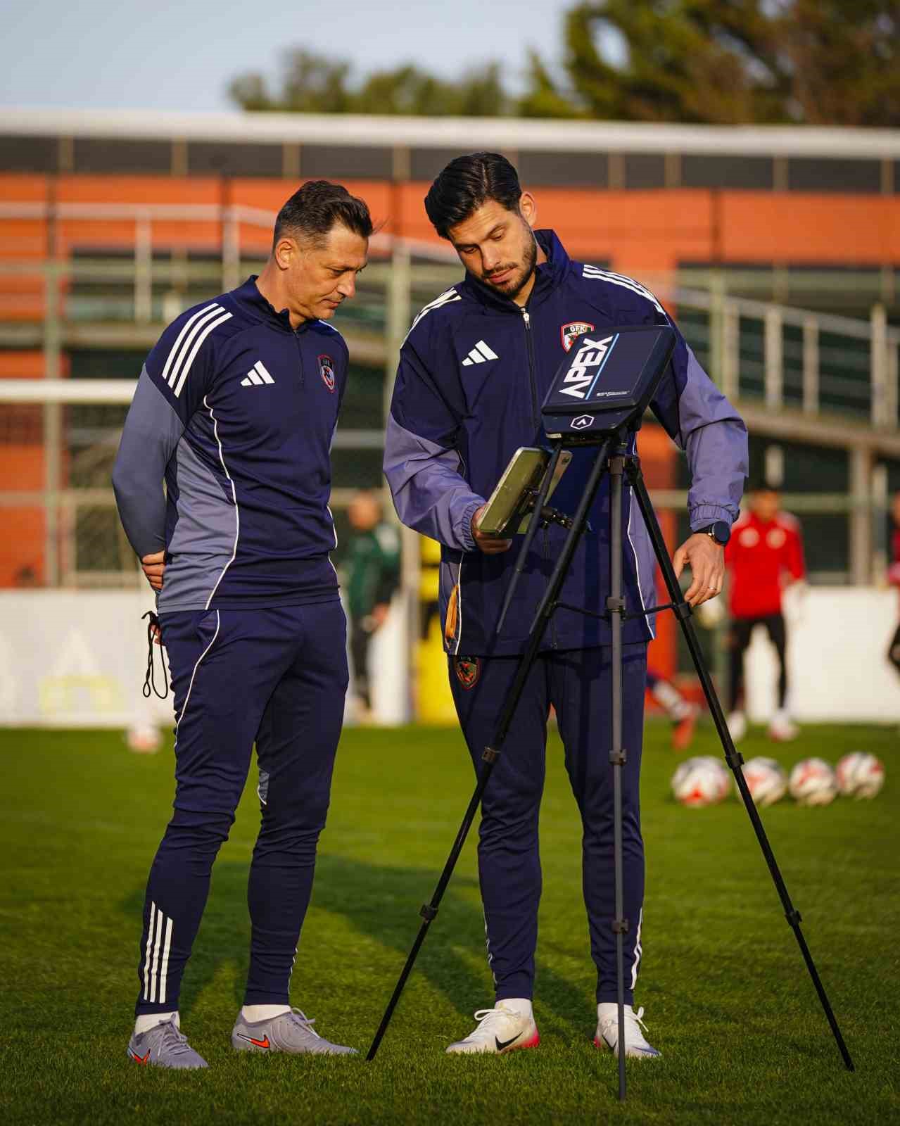 Gaziantep FK, Mirel Radoi yönetiminde ilk antrenmanını yaptı 7 gaziantep fk mirel radoi yonetiminde ilk antrenmanini yapti 3 fTMagIaF