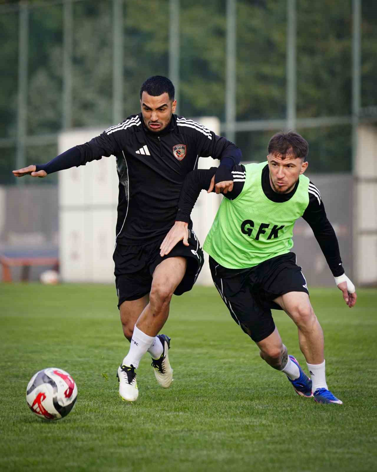 Gaziantep FK, Mirel Radoi yönetiminde ilk antrenmanını yaptı 8 gaziantep fk mirel radoi yonetiminde ilk antrenmanini yapti 4 hfQzXsyb